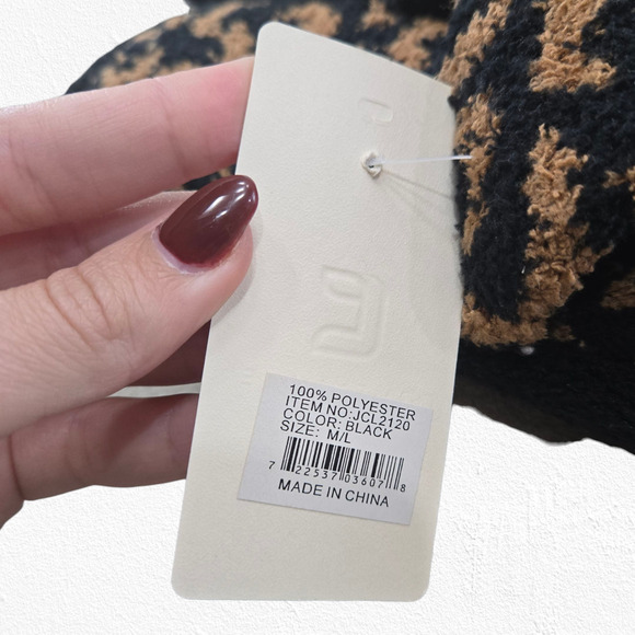 ComfyLuxe Black Leopard Print Cozy Fuzzy Slippers M/L (8–10) Plush Crossband NWT - Picture 5 of 9